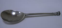 An Elizabeth I Sterling Silver Seal Top Spoon  1