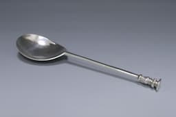 A Charles I Silver seal top spoon   1