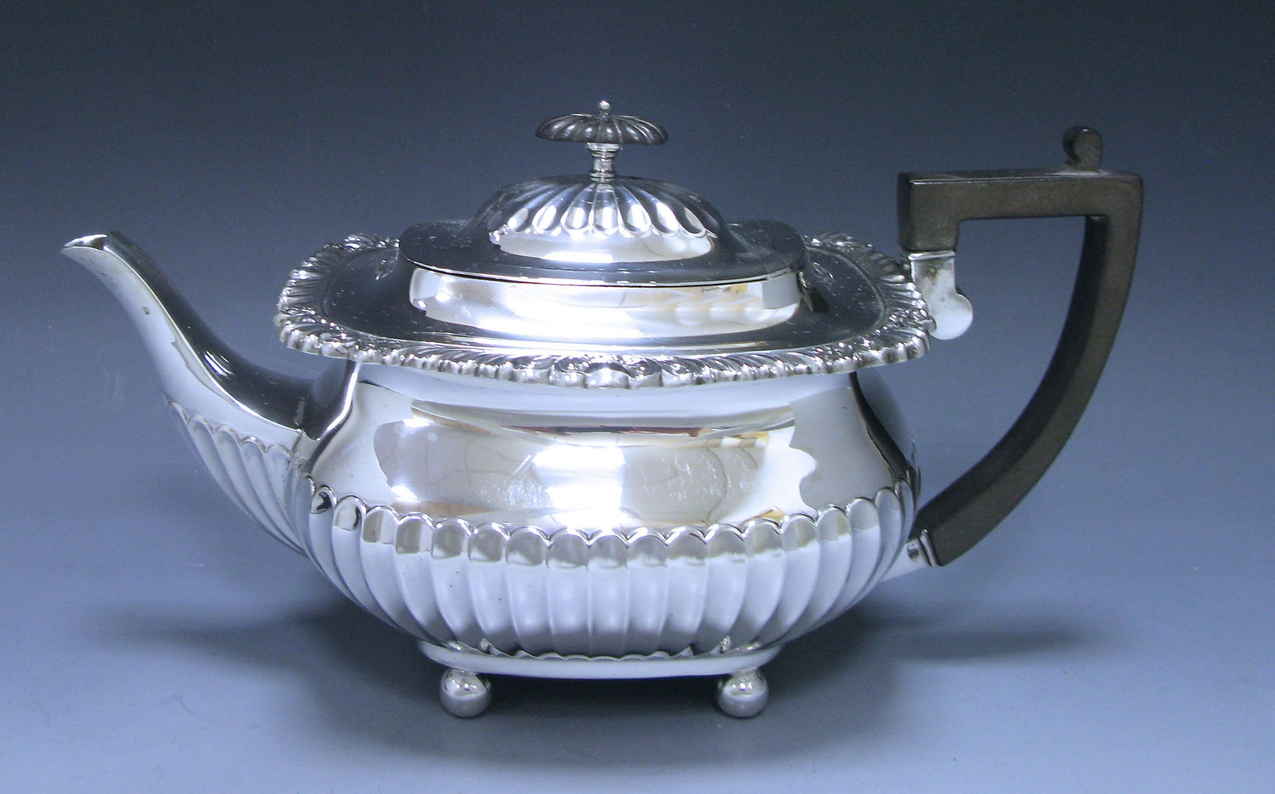 An Edwardian Antique Silver Teapot 1